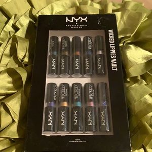New box of 10 lipsticks